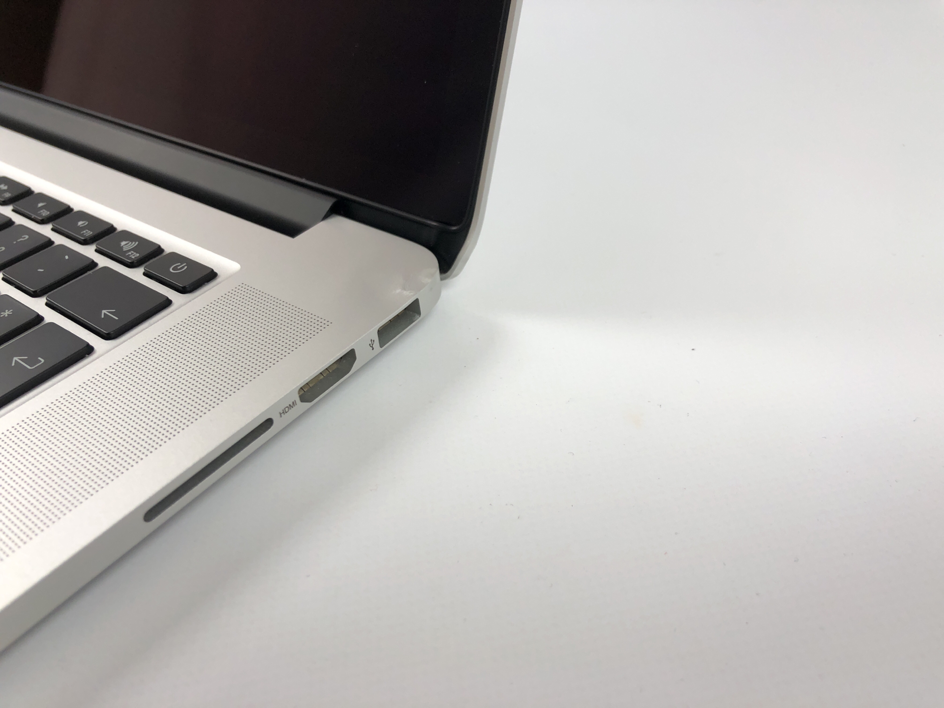 MacBook Pro Retina 15" Intel QuadCore i7 2.5 GHz / 16 GB RAM / 512 GB