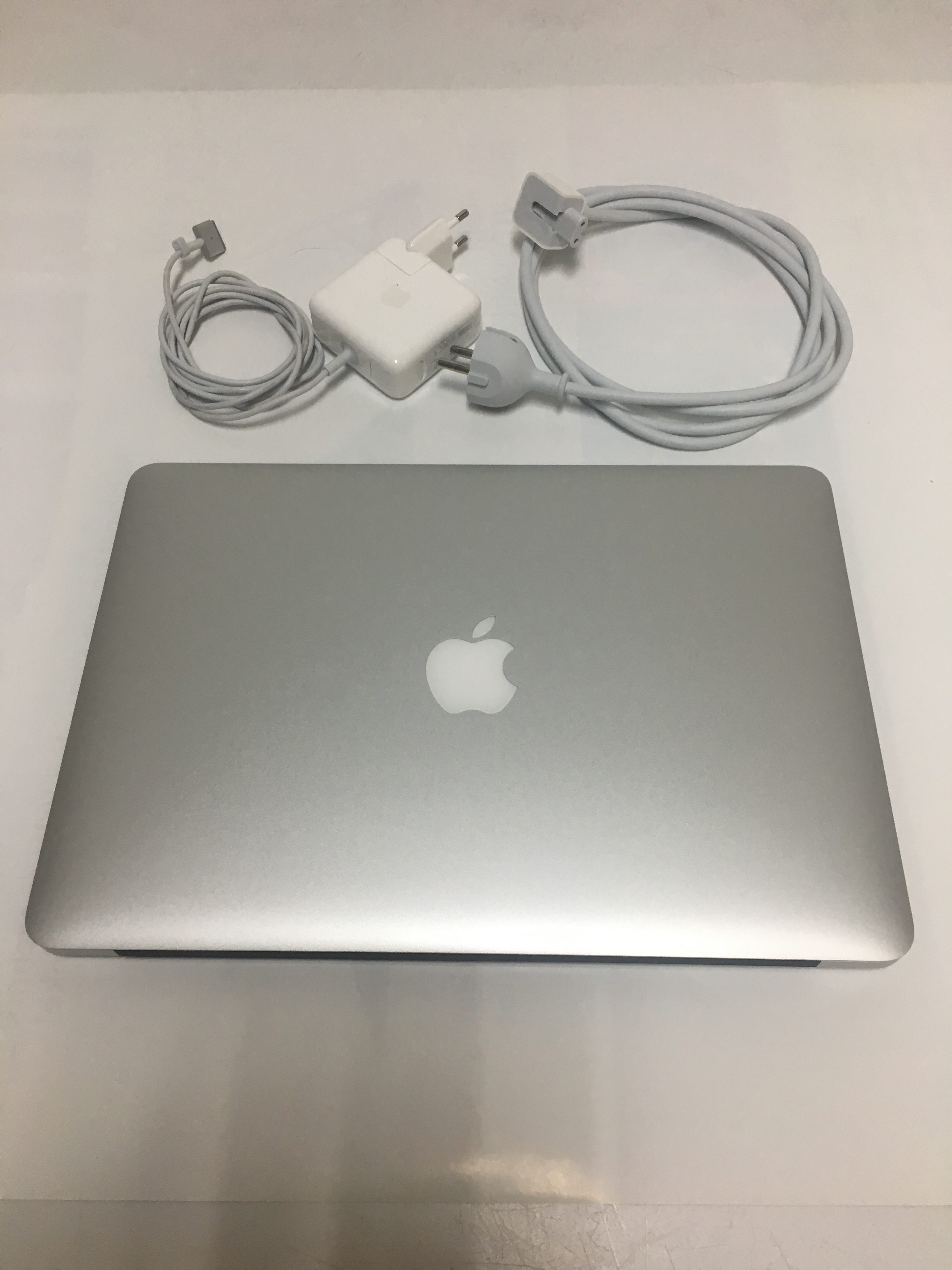MacBook Air 13" 2017 (Refurbished) 1.8 GHz Core i5 / 8 GB / 128 GB